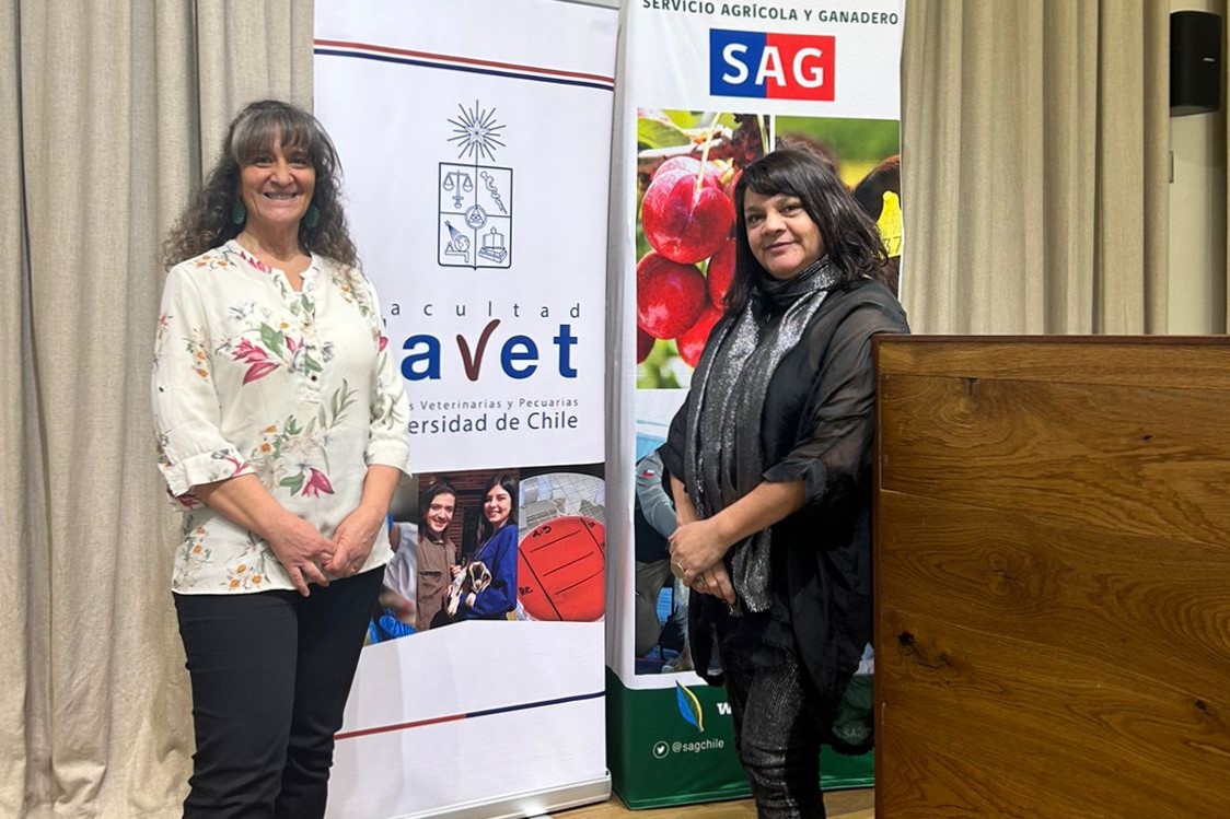 Marcela Gómez Ceruti, Directora de Ovisnova junto a Beatriz Zapata, Presidenta Nacional del Colegio Médico Veterinario